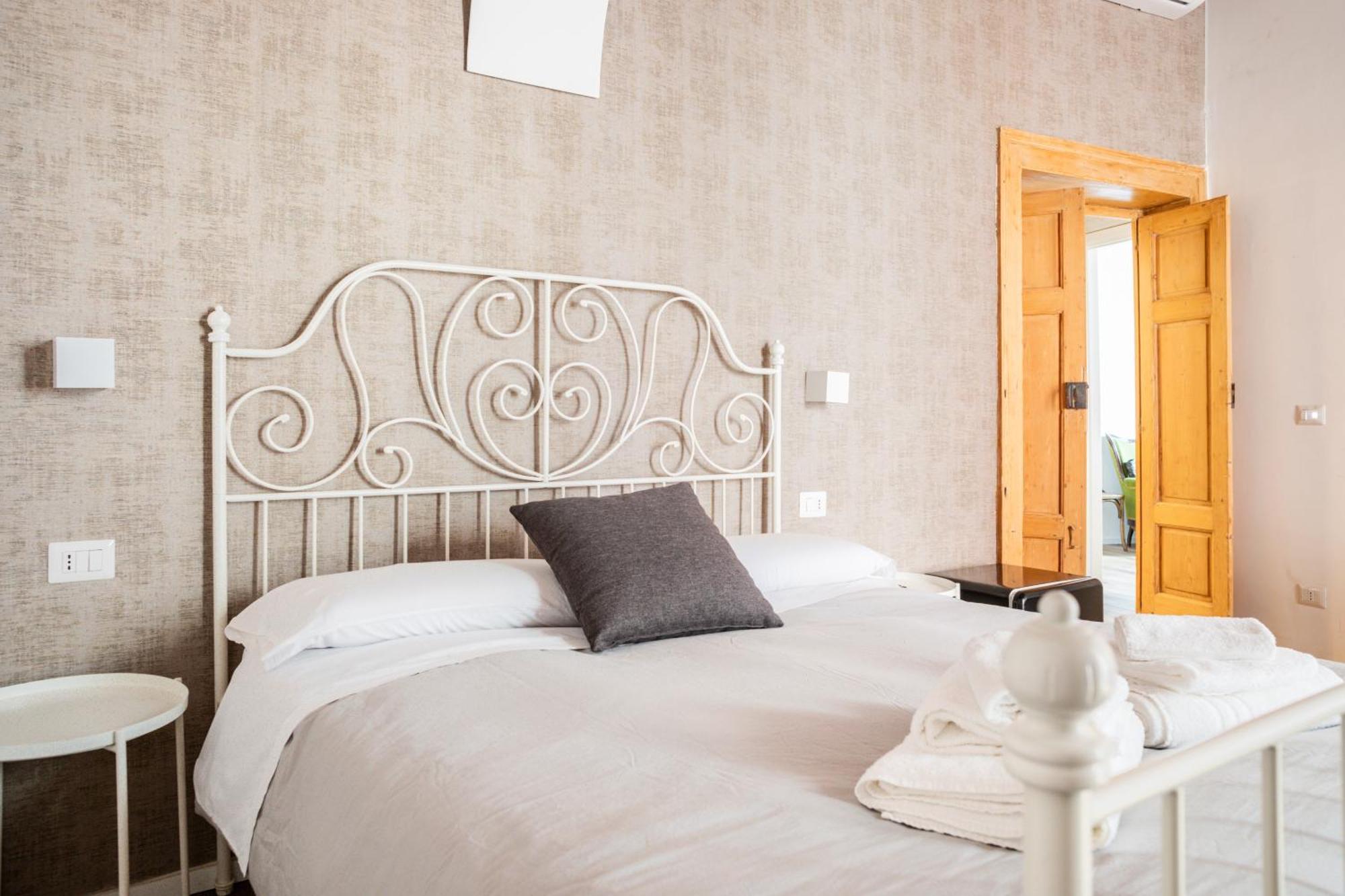 cathedral luxury guest house Bari Extérieur photo